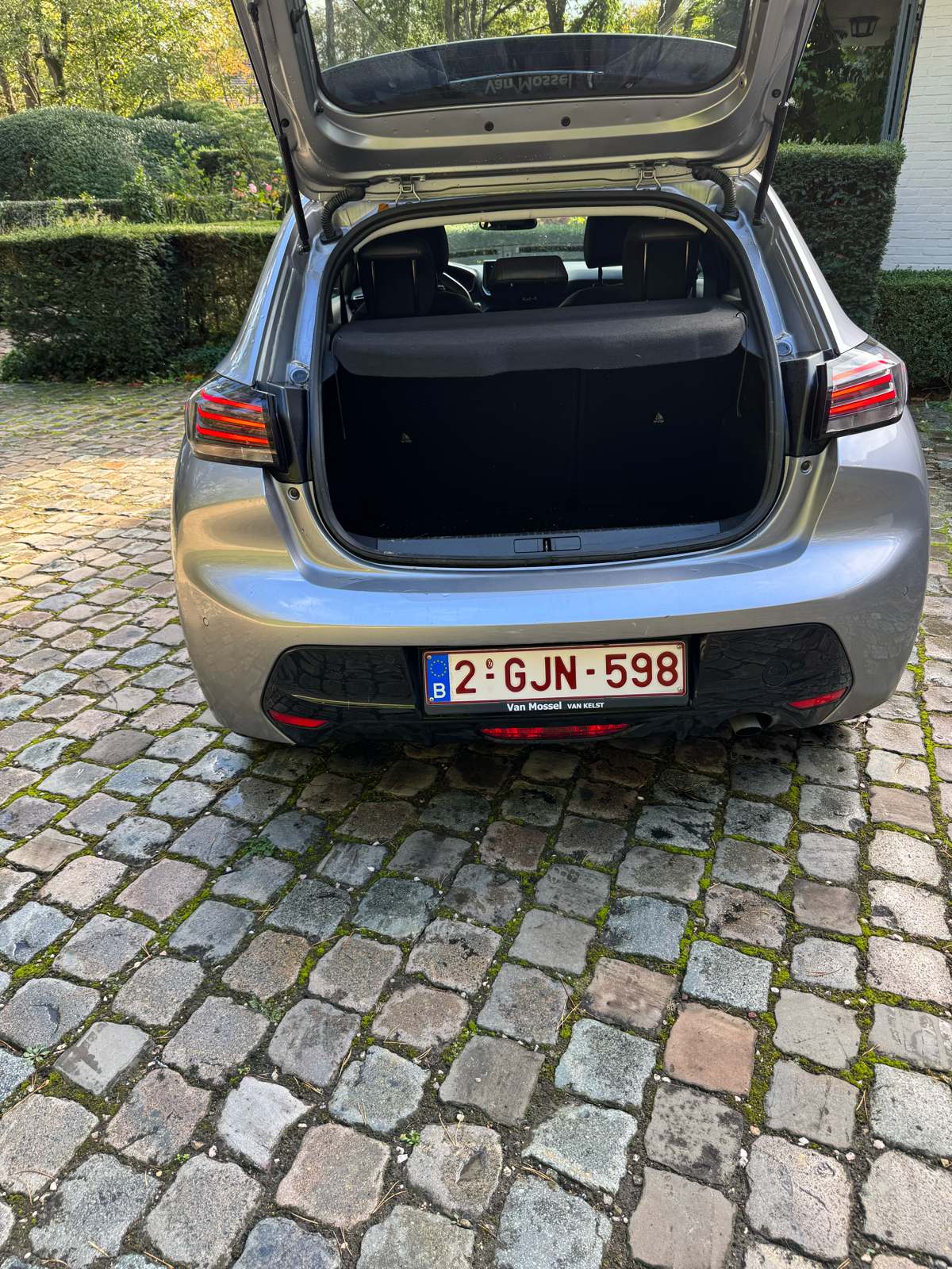 peugeot 208 5