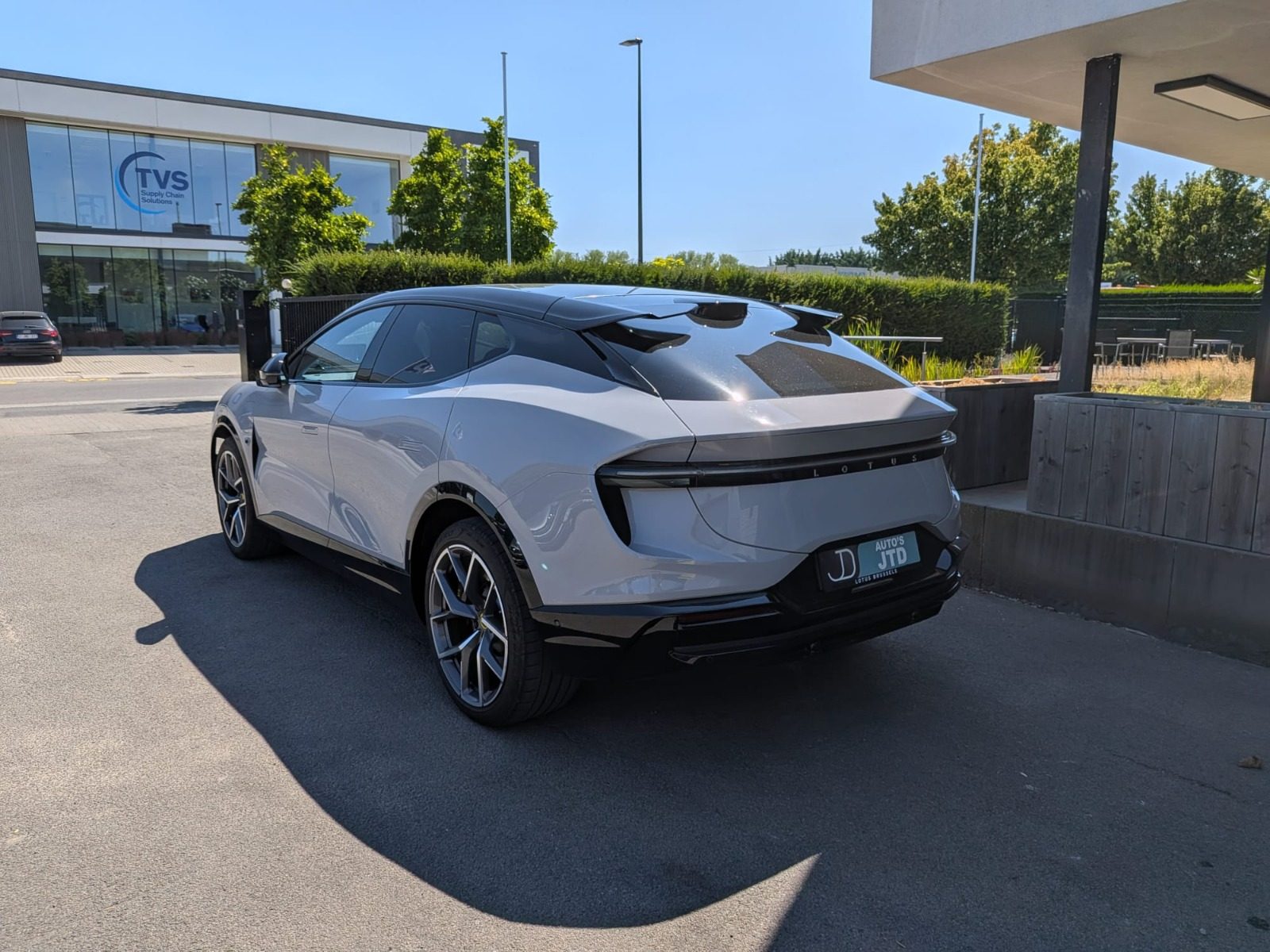 Lotus Eletre 112 kWh AWD 17