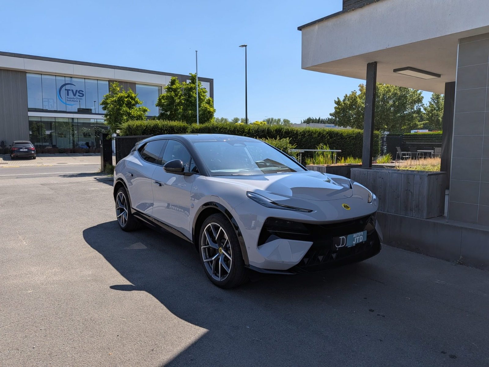 Lotus Eletre 112 kWh AWD 18