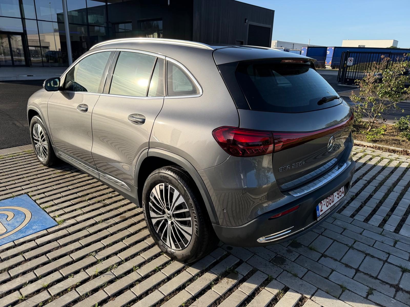 Mercedes EQA 250+ Luxury Line 2