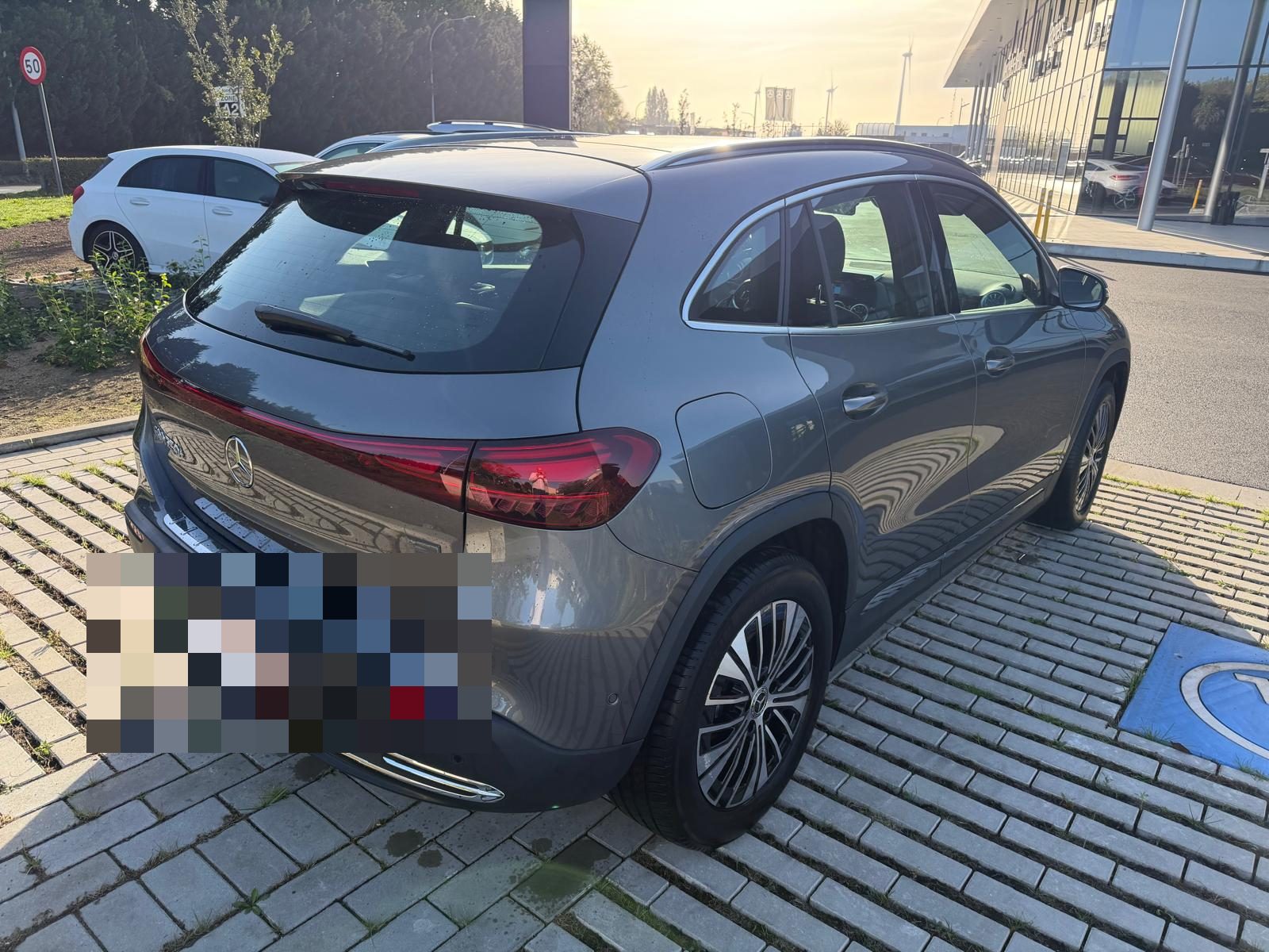 Mercedes EQA 250+ Luxury Line 4