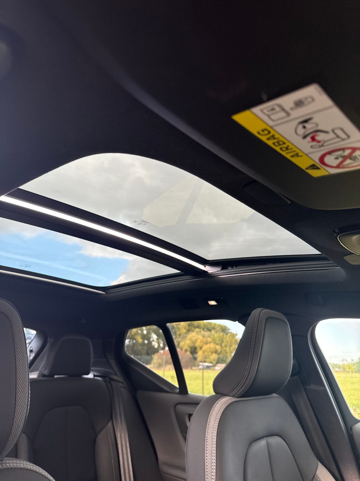 Volvo EX40 4